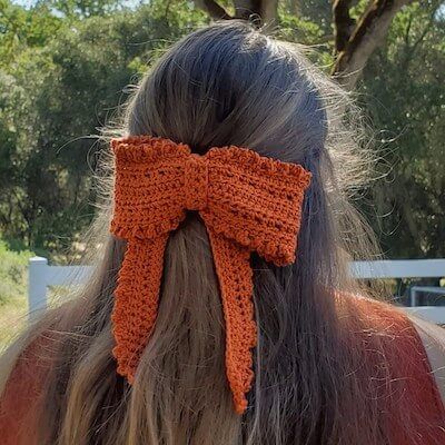 Crochet Hair Bows, Unique Tools, Crochet Hair Clips, Crochet Bows, Crochet Hair Accessories, Bow Pattern, Headband Pattern, Single Crochet Stitch, Crochet Hair