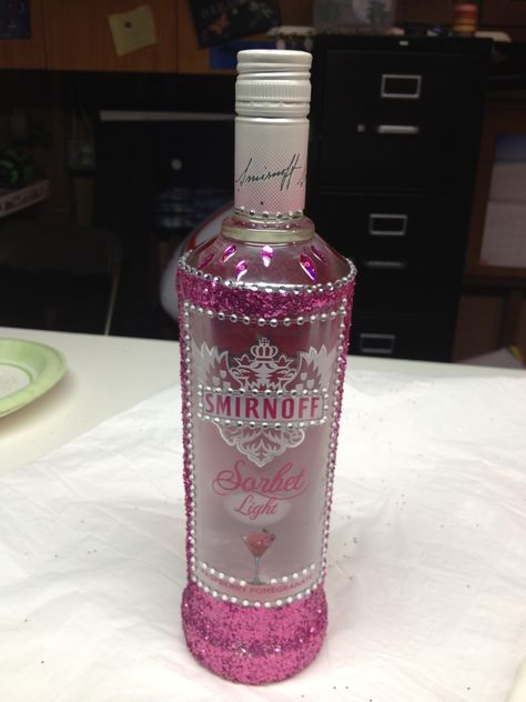 Decorating Vodka Bottles, Absolute Vodka Bottle Crafts, Bedazzled Vodka Bottle, Vodka Bottle Decoration, Decorated Vodka Bottle, Bedazzled Alcohol Bottle, Vodka Bottle Craft, Glitter Vodka Bottle, Ebony Aesthetic