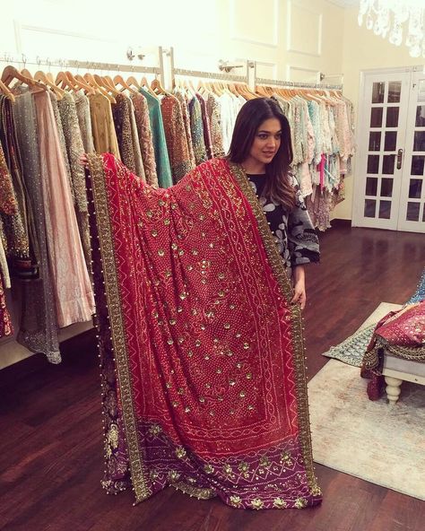 Super stunning @jung_sanam trying one of our favourite dupattas at studio. Dupatta Designs Unique, Heavy Dupatta Designs, Heavy Dupatta Designs Unique, Saree Borders, Dupatta Designs, Heavy Dupatta, Bollywood Dress, Pakistani Couture, Indian Fashion Jewellery