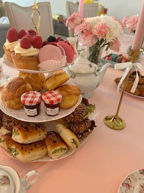 Birthday Tea Party, English Tea Party, Birthday Cake Decorating Ideas, Fairy Tea Parties, Coffee Party, High Tea Party, Tea Party Theme, Garden Party Birthday, Party Aesthetic