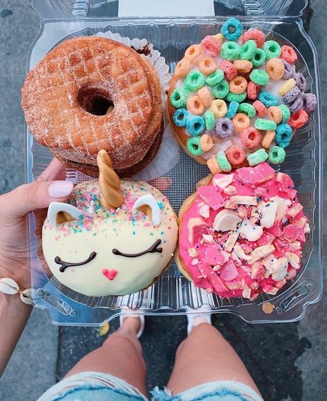 California Donuts, Alfred Coffee, Pavlova Dessert, Matcha Cafe, Matcha Drink, Colorful Drinks, Soft Serve, Pavlova, Delicious Salads