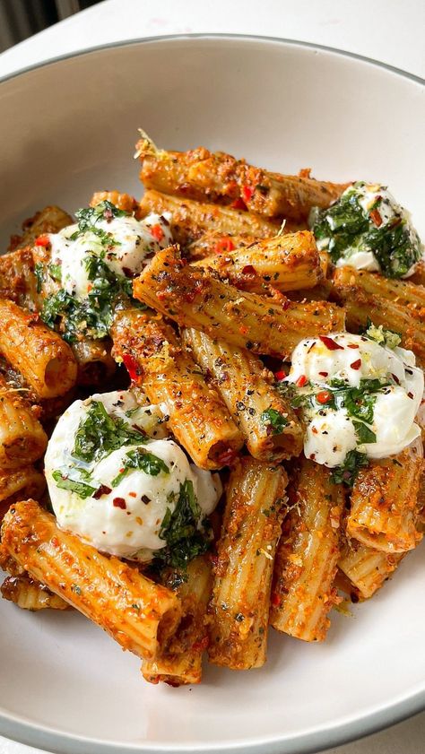 Demi✨| DemthePesc on Instagram: “Rigatoni in red chilli pesto, topped with mozzarella and a mixed herb dressing. Lunch today was sheer bliss. Green pesto is great sure…” Tasty Pasta, Rigatoni, Food Obsession, Pretty Food, Food Cravings, I Love Food, Aesthetic Food, Avocado Toast, Food Dishes