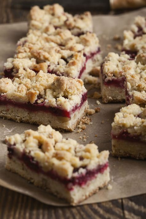 Blackberry Shortbread, Raspberry Oatmeal Bars, Cake Mix Bars, Cake Mix Cookie Bars, Recipes Using Cake Mix, Easy Bar Recipes, Easy Bar, Raspberry Bars, Super Easy Desserts