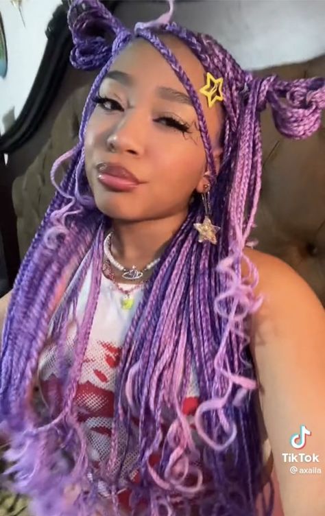 Purple And Blonde Knotless Braids, Light Purple Braids For Black Women, Light Pink Braids With Beads, Cute Hairstyles On Braids, Pastel Purple Braids, Lavender Knotless Braids, Pastel Braids For Black Women, Purple Protective Styles, Kawaii Box Braids