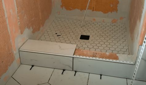 Shower Threshold Tile Ideas, Tile Shower Curb Ideas, Shower Curb Detail, Tile Shower Curb, Shower With Curb, Tiled Shower Threshold, Shower Curb Tile Ideas, Shower Schluter Trim, Shower Threshold