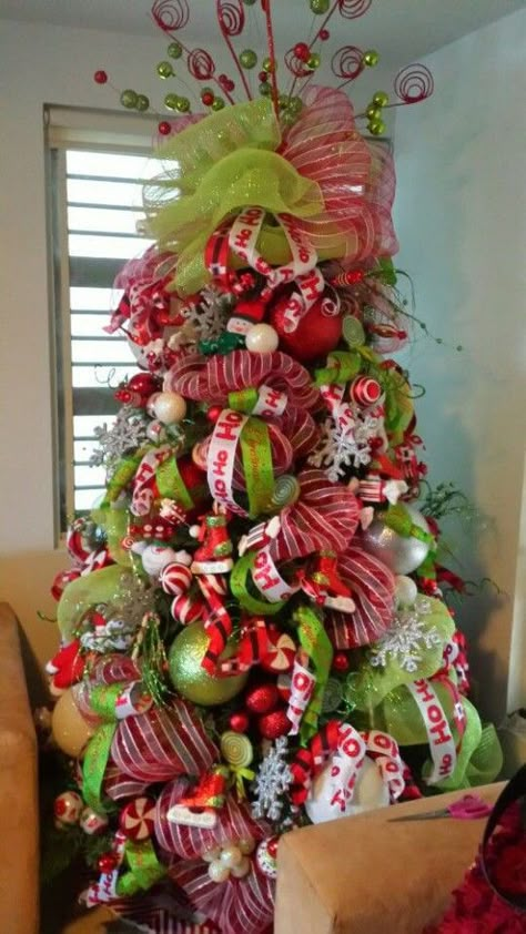 Peppermint Tree Christmas, Christmas Tree With Deco Mesh, Gingerbread Christmas Tree Theme, Grinch Christmas Tree Ideas, Glamorous Christmas Tree, Grinch Tree, Christmas Tree Designs, Whoville Christmas, Grinch Christmas Tree