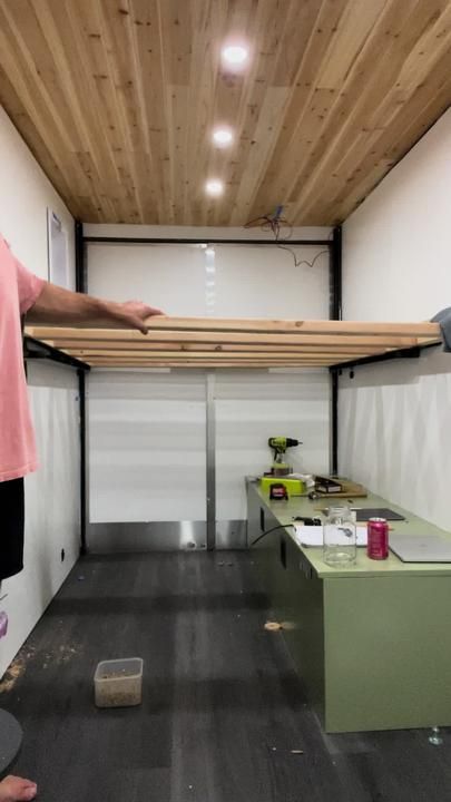 Camper Bunk Bed Ideas, Camper Bunk Beds, Woodworking Projects Ideas, Bed Lifts, Travel Camper, Portable Bed, Rooftop Design, Bunk Bed Designs, Small Apartment Design