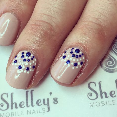 Dots Manicure, Dot Manicure, Dot Nail Art Designs, Mandala Nails, Gradient Nail Design, Dot Nail Designs, Dot Nails, Blue And White Nails, Mobile Nails