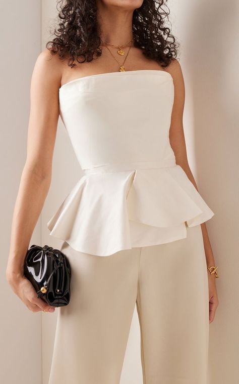 Peplum Top Outfits Dressy, White Peplum Top Outfit, India Style Dress, Silk Peplum Top, Graduation Outfits For Women, Peplum Top Outfits, White Peplum Tops, White Peplum, Just Style