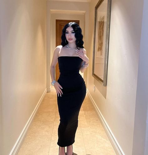 Tessa Ortega, Elegant Black Dresses, Color Of Happiness, Mafia Dress, Classy Black Dress, Fiesta Outfit, Latina Fashion Outfits, Elegant Black Dress, Fashion Top Outfits