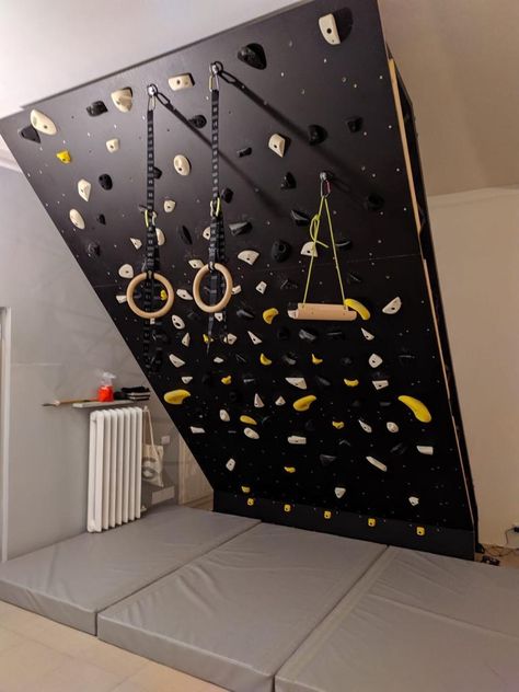 Climbing Room Ideas, Attic Climbing Wall, Basement Climbing Wall, At Home Climbing Wall, Home Bouldering Wall, Rock Climbing Wall In House, Home Climbing Gym, Home Rock Climbing Wall, Climbing Wall Diy