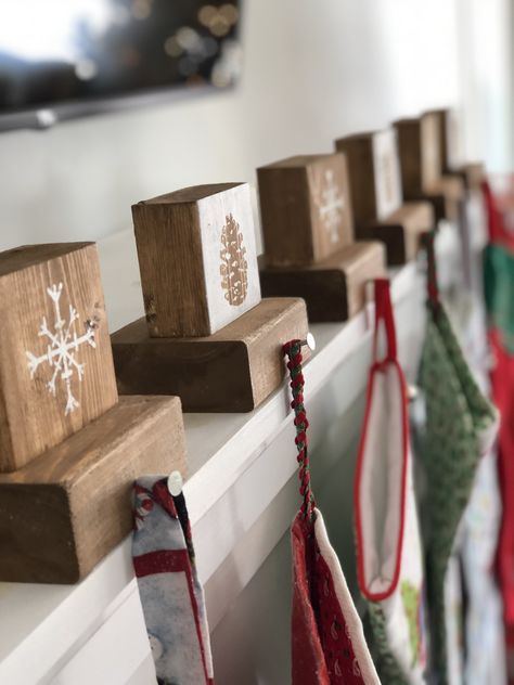 Wooden Christmas Stocking Holders, Rustic Stocking Holders Diy, Diy Sticking Hangers, Christmas Stocking Hangers Diy, Diy Mantle Stocking Hangers, Wood Block Photo Holder Diy, Diy Stocking Holders For Mantle, Ornament Display Craft Show Diy, Stocking Hooks Diy