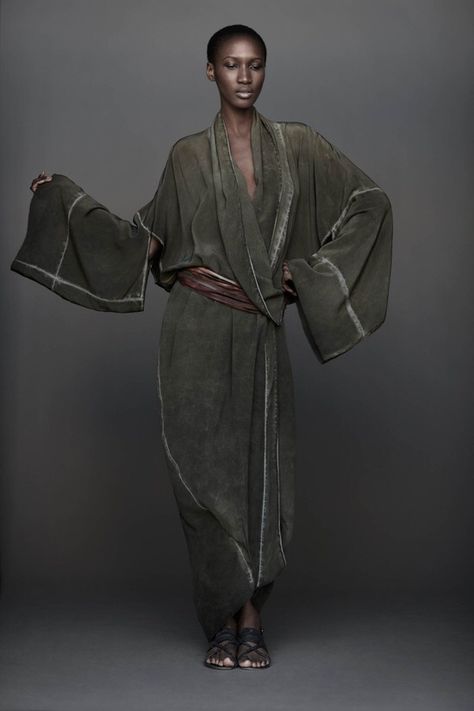 Dona Karan, Zen Clothing, Urban Zen, Random Fashion, Desert Living, Urban Fashion Women, Couture Mode, Long Kimono, Urban Wear