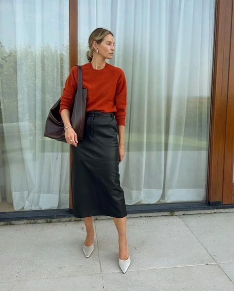 jull wilde (@juliannawilde) • Instagram photos and videos Hip Work Outfits Women, Work Mini Skirt Outfit, Office Look Skirt, Silk Skirt Office Outfit, Dinner With Coworkers Outfit, Office Fashion 2024, Leather Skirt Holiday Outfit, Winter Office Wear Women, Conference Outfits Women