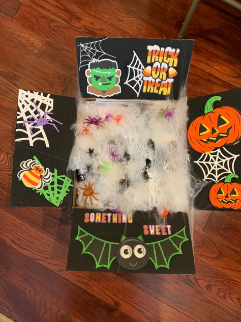 Halloween Gift Box Care Packages, October Care Package College, Halloween Box Decorations, Halloween Package Ideas, Spooky Package, Halloween Care Package Ideas, Halloween Boyfriend, Cake Gift Basket, Halloween Boxes