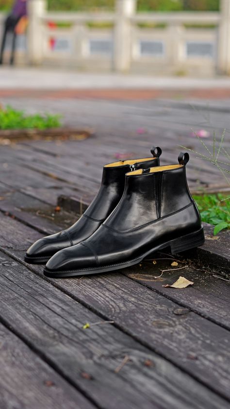 Discover the ultimate in sophistication with Black Designer Chelsea Boots. Made from premium materials, these boots provide timeless fashion and all-day comfort. #HolloMen #Boots #Chelseaboots #Shopnow #Fashion Formal Smart Casual, Black Leather Chelsea Boots, Botas Chelsea, Ankle Boots Men, Men Formal, Black Chelsea Boots, Modern Gentleman, The Midnight, Leather Cap