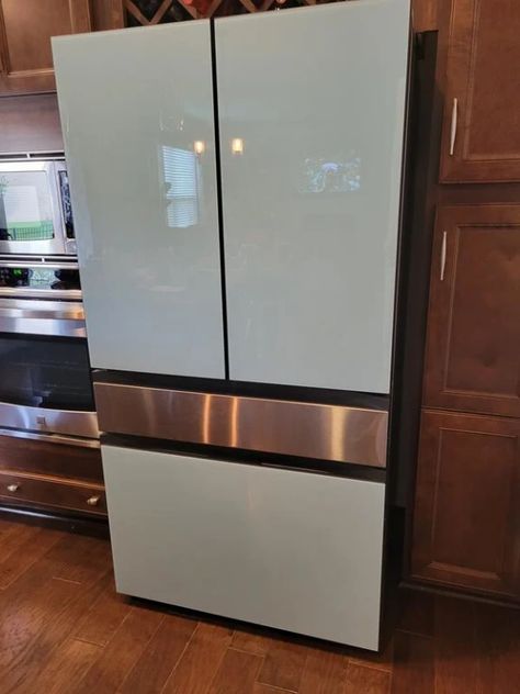 Ge Cafe Refrigerator French Doors, Samsung Glass Fridge, White Glass Refrigerator Kitchen, Samsung Bespoke White, Samsung Bespoke Fridge, Bespoke Fridge, Glass Front Refrigerator, Chefs Kitchen Design, Samsung Refrigerator French Door