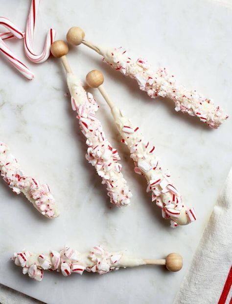 4 Dessert Garnish, Festive Snacks, Candy Cane Recipe, Candy Aesthetic, White Chocolate Peppermint, Sugar Sticks, Chocolate Pictures, Making Chocolate, Peppermint Sticks