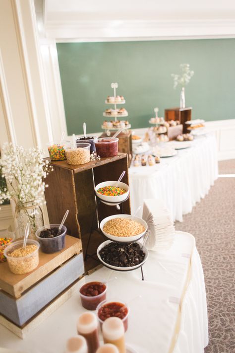 Sundae Bar Wedding Reception, Rehearsal Dinner Ice Cream Bar, Brownie Sundae Bar Wedding, Ice Cream Bar Wedding Reception Display, Wedding Soft Serve Ice Cream Bar, Elegant Ice Cream Bar, Wedding Reception Ice Cream Bar, I’ve Cream Bar Wedding, Ice Cream Wedding Reception