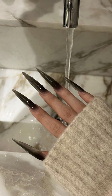 Long Sharp Nails Design, Long Pretty Nails, Vampire Claws Nails, Dark Siren Aesthetic Nails, Goth Stilleto Nail, Stilleto Alt Nails, Goth Stelito Nails, Paznokcie Hello Kitty, Sharp Nails