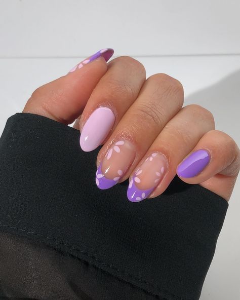 sticking with the purple theme💜💁‍♀️🪻 Purple Almond Shaped Acrylic Nails, Purple Acyrilics Nails Designs, Purple Nails With Design Ideas, Purple Themed Nails, Pink And Purple Nails Short, Cute Purple Nail Designs, Pink And Purple Nails Designs, Purple Almond Acrylic Nails, Almond Nails Purple