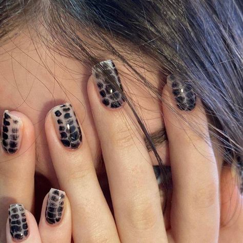 Silent Hill Nails, Alt Nails Short, Rock Nails Grunge, Short Black Nails, Alt Nails, Short Cat, Nails Grunge, Rock Nails, Sheer Nails