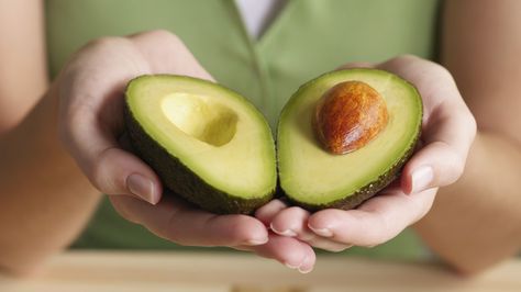 Homemade Hair Mask Recipes, Avocado Storage, How To Ripen Avocados, Avocado Pit, Avocado Creme, Hair Mask Recipe, Avocado Health Benefits, Homemade Hair Mask, How To Make Guacamole