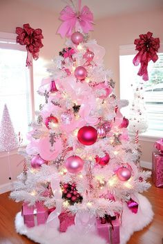 Color Skeem, Diy Pink Christmas, Pink And White Christmas Tree, Pink Christmas Lights, Pink Christmas Tree Decorations, Pink Christmas Decor Ideas, Pastel Christmas Decor, Pink Ornaments, Custom Dollhouse