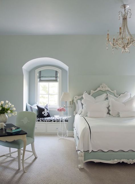 דרגש אחסון וישיבה מתחת לחלון Arch Windows Bedroom, Bed In Front Of Arched Window, Arch Window Bedroom, Pale Aqua Bedroom, Bedroom Window Seat Aesthetic, Modern Paint Colors, Best Bedroom Colors, Transitional Bedroom, Sherwin Williams Colors