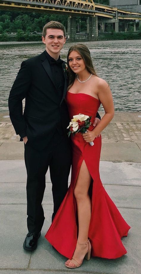 Homecoming Couples Outfits, Yellow Mermaid, Prom Couples, Long Prom Dresses, Red Prom, Prom Outfits, Evening Gowns Formal, Couple Outfits, Red Prom Dress