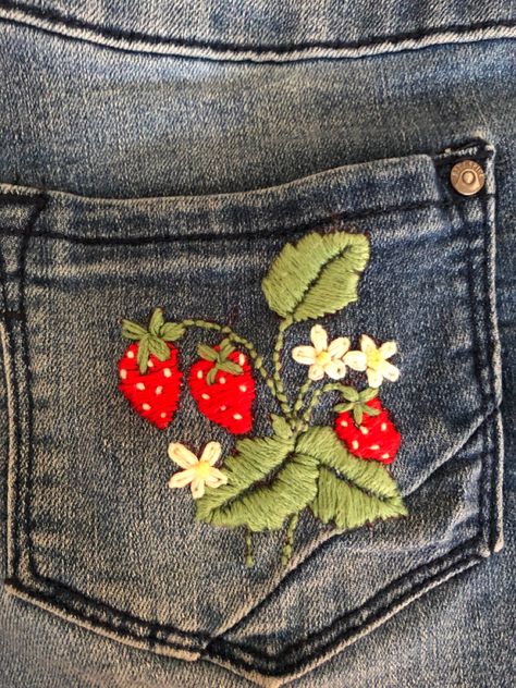 Cute Jean Embroidery, Embroidery Designs Denim, Strawberry Painted Jeans, Embroidery Design Jeans, Jeans Back Pocket Design Embroidery, Emboridary Designs Jeans, How To Embroider Strawberries, Shorts With Embroidery, Embroidery On Jean Shorts