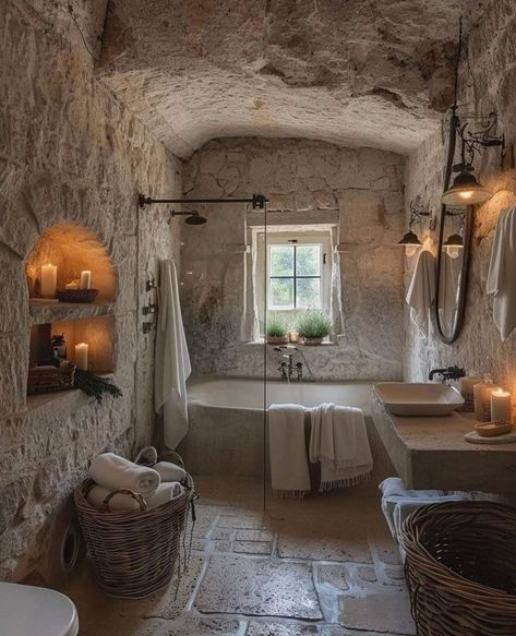 Italian Bathroom, Spa Inspired Bathroom, Casa Country, Cottage Interior, Rustic Bathrooms, Stone Walls, Dream Bathroom, Small Bathroom Decor, Ranch House