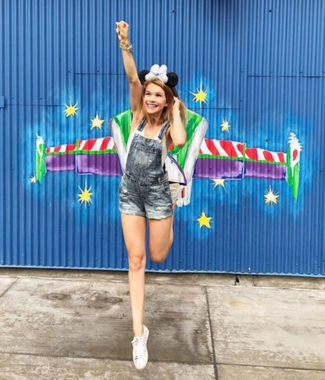 From Famous Purple Walls to Hidden Gems: All the Best Spots to Snap a Photo at Disney Parks Disney Poses, Disney Picture Ideas, Disney World Hollywood Studios, Disney Parque, Disneyland California Adventure, Disneyland Photos, Disney Photo Ideas, Disney World Pictures, Disney Logo