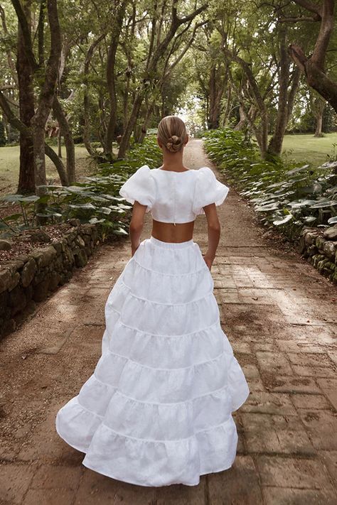 #dissh #fashion #summerstyle #summeroutfit #summerdress #styleblogger #europe #aesthetic #ootd #whiteoutfit Long Tiered Skirt, Short Sleeve Wedding Dress, Australian Photographers, Skirts Midi High Waisted, Long Wedding Dresses, Short Wedding Dress, Chiffon Fabric, White Linen, Special Occasion Dresses