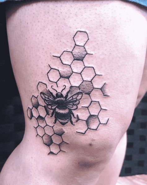 Bee Tattoo Design Images (Bee Ink Design Ideas) Valhalla Tattoo, Hexagon Tattoo, Honey Bee Tattoo, Honeycomb Tattoo, Bumble Bee Tattoo, Neck Tattoos Women, Omerta Tattoo, B Tattoo, Knee Tattoo