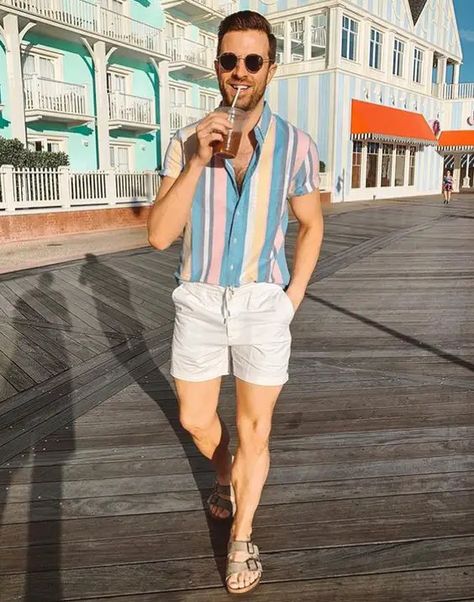 Embrace Italian men's style: Outfits for every season 75 ideas - mens-club.online Italian Men Style, Italian Mens Fashion, Off White Tees, Birkenstock Outfit, Streetwear Chic, Mens Summer Outfits, Spring Outfits Men, Short Men Fashion, Spring Shorts