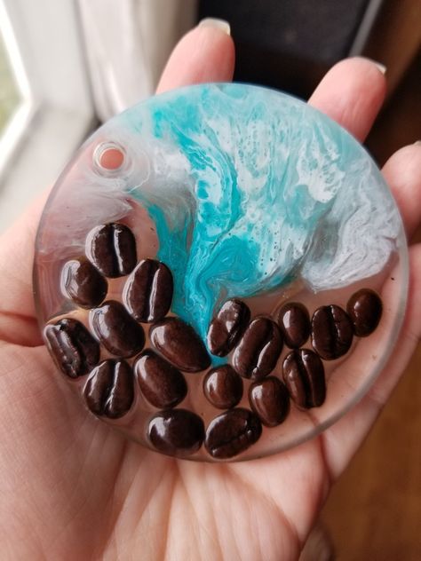 Coffee bean keychain. Ocean waves Resin Keychain, Coffee Bean, Ocean Waves, Resin Crafts, Coffee Beans, Epoxy Resin, Coffee