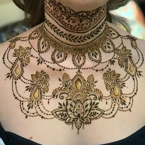 Neck Mehndi Designs, Full Body Mehndi Designs, Henna Tattoo Designs On Shoulder, Face Henna Design, Henna Face Designs, Henna Designs Neck, Henna On Face, Shoulder Henna Designs, Henna On Neck