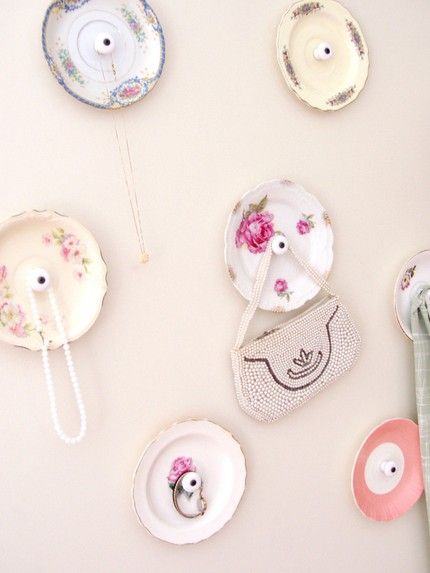 vintage china saucers become ornate storage hooks... Repurposed China, Cup And Saucer Crafts, China Crafts, Jewelry Hooks, Teacup Crafts, Plates Diy, Cup Crafts, Gold Diy, Shabby Chic Crafts