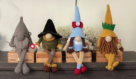 Crochet Wizard Of Oz, Wizard Of Oz Crochet, Crochet Wizard, Crocheted Gnomes, Crochet Gnomes, Gnome Ideas, Crochet Kitchen Towels, Crochet Gnome, Easy Crochet Animals