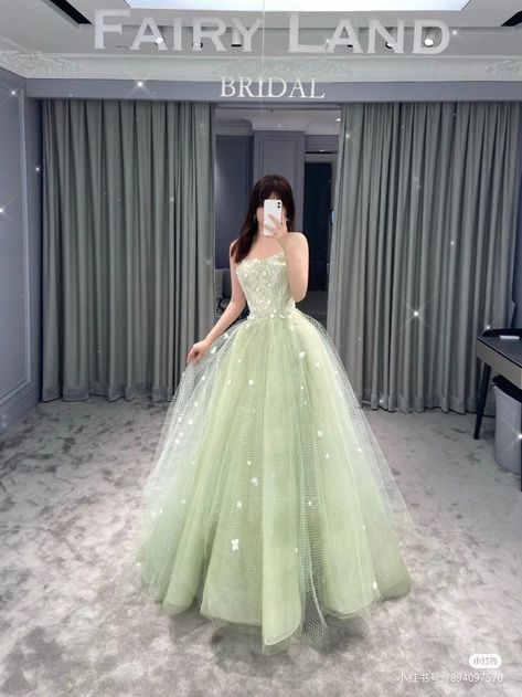 Xv Aesthetic, Puffy Prom Dresses, Tiana Dress, Green Ball Gown, Green Wedding Dresses, Pretty Quinceanera Dresses, Quince Dress, Prom Dress Inspiration, Cute Prom Dresses