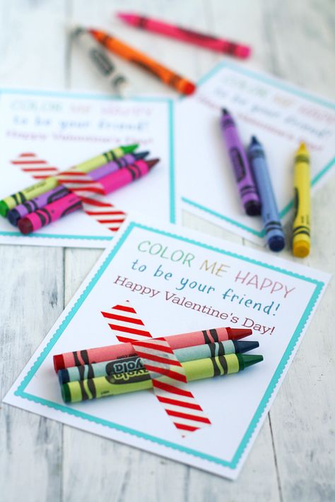 Easy and fun printable crayon valentines for kids! These Color Me Happy valentine cards are a cute non-food valentine to pass out to their friends! Crayon Valentine Printable, Homeschool Coop, Crayon Valentines, School Valentines, Color Me Happy, Valentinstag Party, Preschool Valentines, Valentine Party, Valentines Crafts