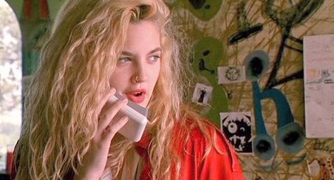 Drew Barrymore (poison ivy) Drew Barrymore Poison Ivy, Curly Hair Character, Poison Ivy 1992, Hair Movie, 90s Grunge Hair, Blonde Curly Hair, Fashion 80s, Wild Hair, Curly Girl Hairstyles