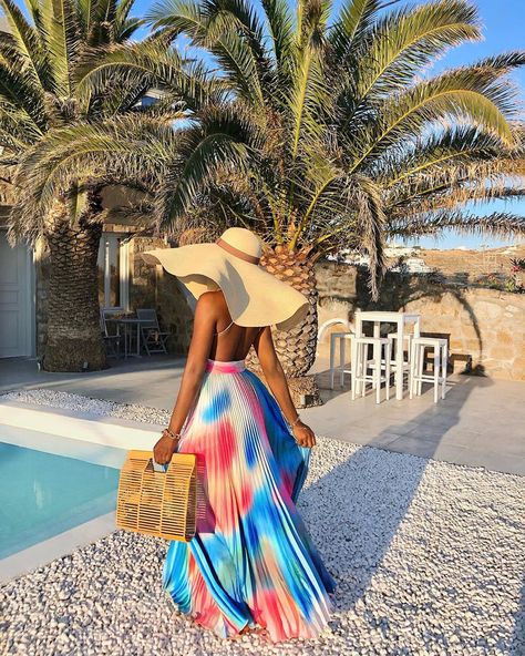 Black Women On Vacation, Black Women Traveling, Marii Pazz, Women On Vacation, Feminine Black Women, 30th Birthday Outfit, Poolside Outfit, Elegant Summer Outfits, Vacation Outfits Women