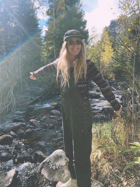 Hot Outdoor Outfits, Duluth Overalls Outfit, Cold Weather Granola Outfits, Granola Overalls Outfit, Granola Girl Leggings Outfit, Granola Girl Aesthetic Fall, Grunge Granola Aesthetic, Pnw Aesthetic Outfits, Granola Girl Aesthetic Outfits Summer