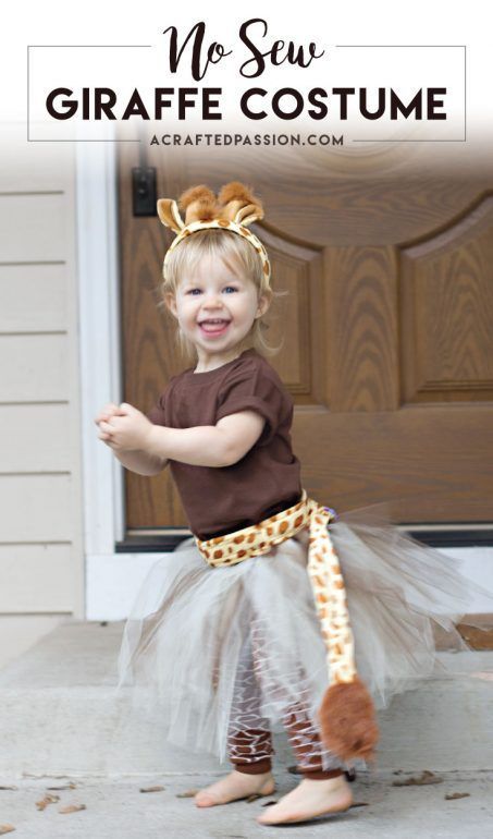 Make this DIY, easy no sew giraffe costume for your toddler this Halloween! So cute and simple! Baby Giraffe Costume, Lion Costume Diy, Free Halloween Costumes, Giraffe Ears, Meme Costume, Giraffe Costume, Lion Costume, Diy Kostüm, Diy Halloween Costume