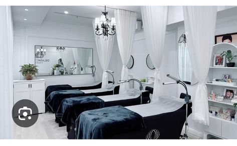 Blue Esthetician Aesthetic, Blue Massage Room, Salon Massage Room Ideas, Facial Salon Interior Design, Blue Esthetician Room, Facial Spa Room Ideas, Facial Room Decor Ideas, Facial Room Design, Facial Room Ideas