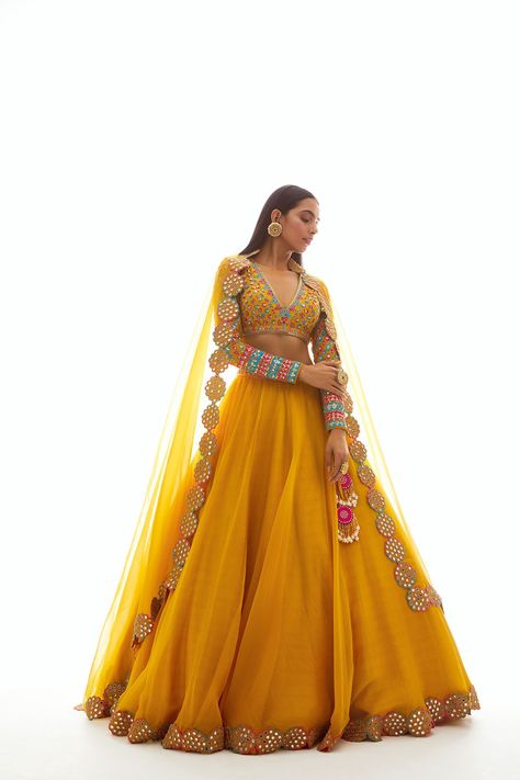 Yellow Lehenga For Haldi, Mirror Lehenga, Haldi Dress, Haldi Outfits, Mehendi Outfits, Indian Outfits Lehenga, Yellow Lehenga, Organza Lehenga, Wedding Lehenga Designs