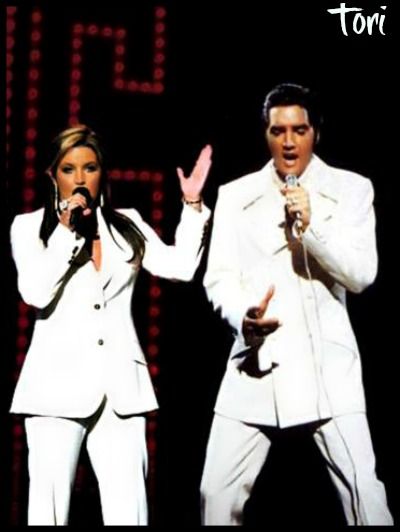 photoshop: Elvis with Lisa Marie during "If I Could Dream". Love it!!! Elvis And Lisa Marie, Elvis And Lisa, Elvis Presley Lyrics, Elvis Presley Priscilla, Elvis And Me, Elvis Presley Memories, Elvis Memorabilia, Elvis Presley Family, King Elvis Presley