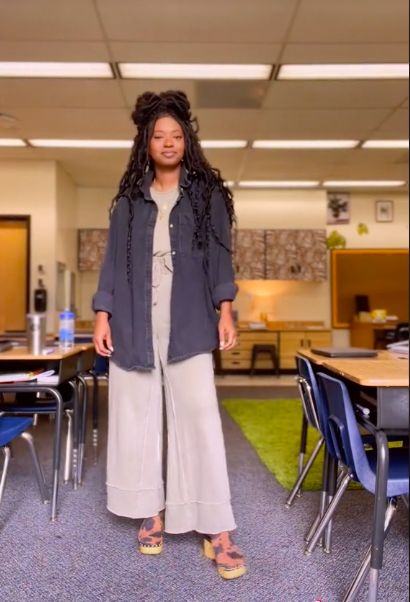 Quirky Business Outfits, Relaxed Teacher Outfit, Black Teacher Outfits Elementary, Art Teacher Aesthetic Outfits, Modest Teacher Outfits, Educator Outfits, Corporate Hippie, Music Teacher Outfits, Simple Teacher Outfits